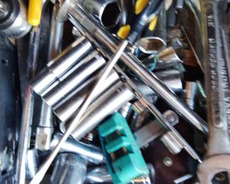 Hundreds of tools maybe 500 or even thousands piece of tools electrical and non-electric tools many brand new and used a lot of professional tools reseller wholesaler mechanic welcome