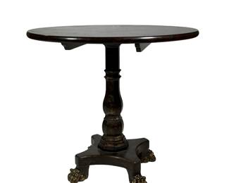 CHINOISERIE PEDESTAL TABLE | With overall painted and gilt decoration on four claw feet. - h. 8 x dia. 32 in