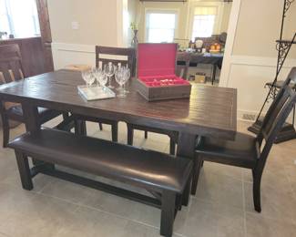 Great dining table, 4 chairs & bench