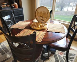 Kitchen table & 4 chairs, 3 leaves