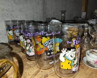 Flintstone glass set