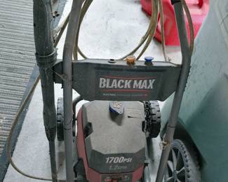Black Max 1700 psi Pressure Washer