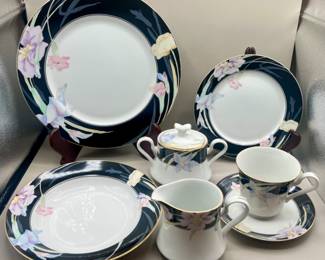Mikasa Charisma Black Fine China Set - 44 Pieces Total - Made In Japan 