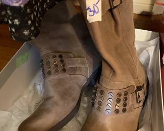 #257 Jessica Simpson studied boots size 10 $30.00