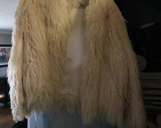 #261 The Fur Centre Saint Louis Missouri White shaggy fur jacket size medium $40.00