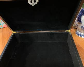 #230 Painted Sunflower Box w/hinge Handle - 16x12x5 $20.00