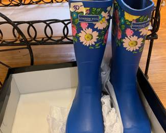 #256 Londan Fog size 10 rubber boots $30.00