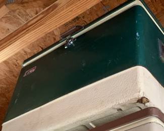 #190 Coleman Vintage Green Cooler w/Metal Handles and Latches $20.00