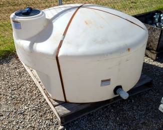 Polyethylene 325 Gallon Pickup Tank