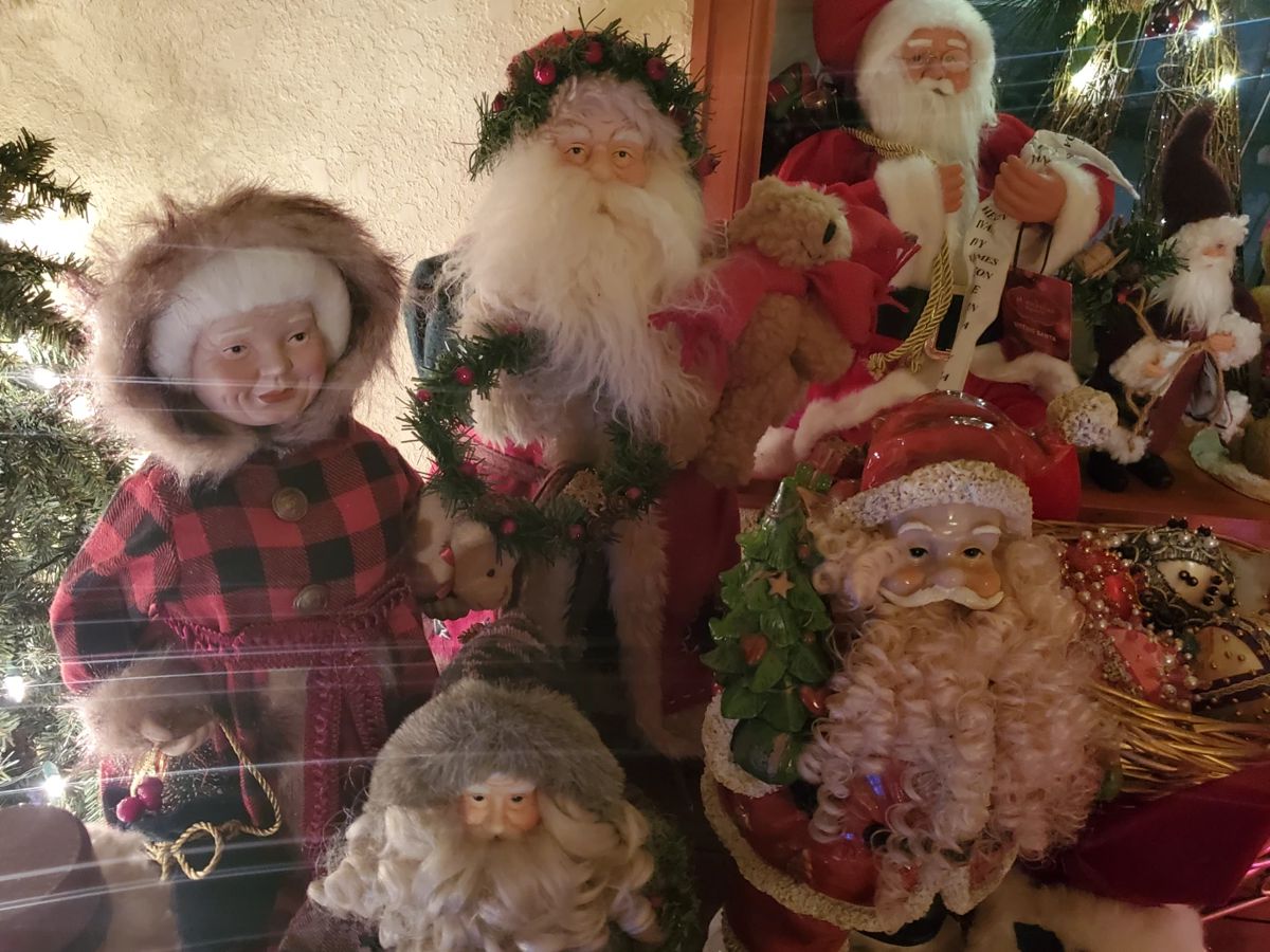 Santa dolls, Christmas figurines