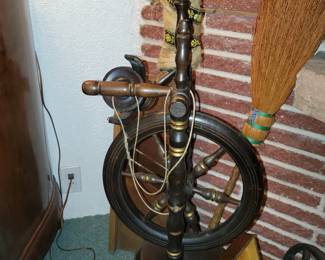 Antique spinning wheel