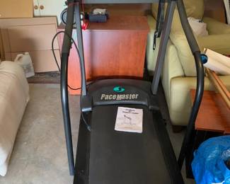 Commercial quality treadmill with long bed, good solid unit