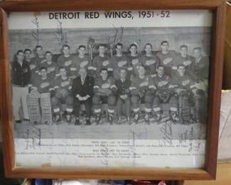 1951-52 Detroit Red Wings Team Autographed Picture!