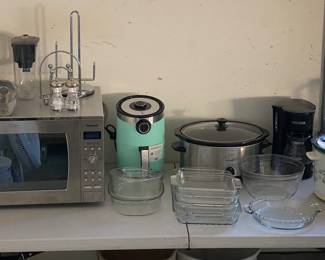 Small appliances and kitchenware