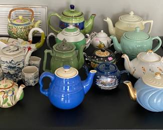 Various teapots 
