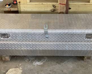 Truck bed tool box