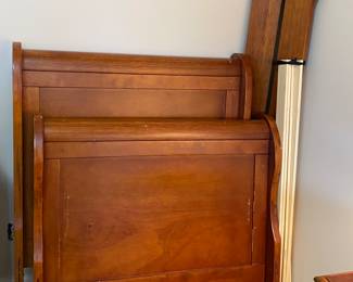 Twin sleigh bed