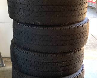 Michelin LT 275/ 70 R 18 tire set 