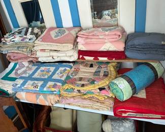 LOTS OF REALLY NICE ANTIQUE & VINTAGE QUILTS!
