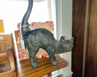Cast iron cat
