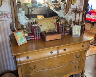 Matching serpentine-front dresser w/ large harp mirror