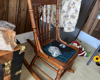 Antique serwing rocker