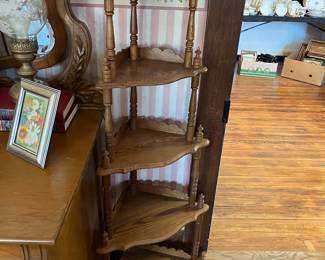 Corner "what-not" shelf