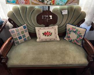 the settee detail