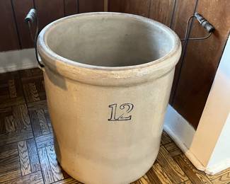 OUTSTANDING 12 GAL. CROCK w/ HANDLES