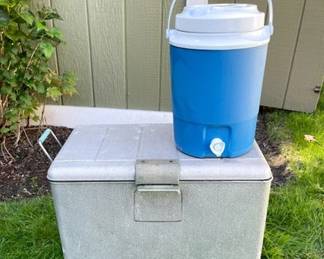 Ice Chest Beverage Container