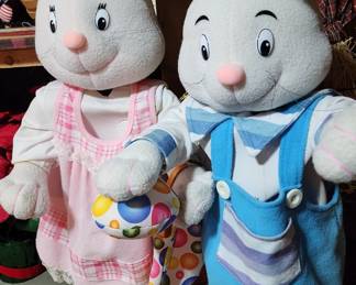 Giant stuffed bunnies 