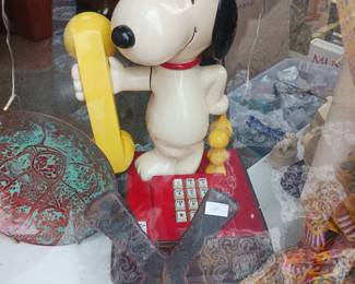 Snoopy from the peanuts series telephone