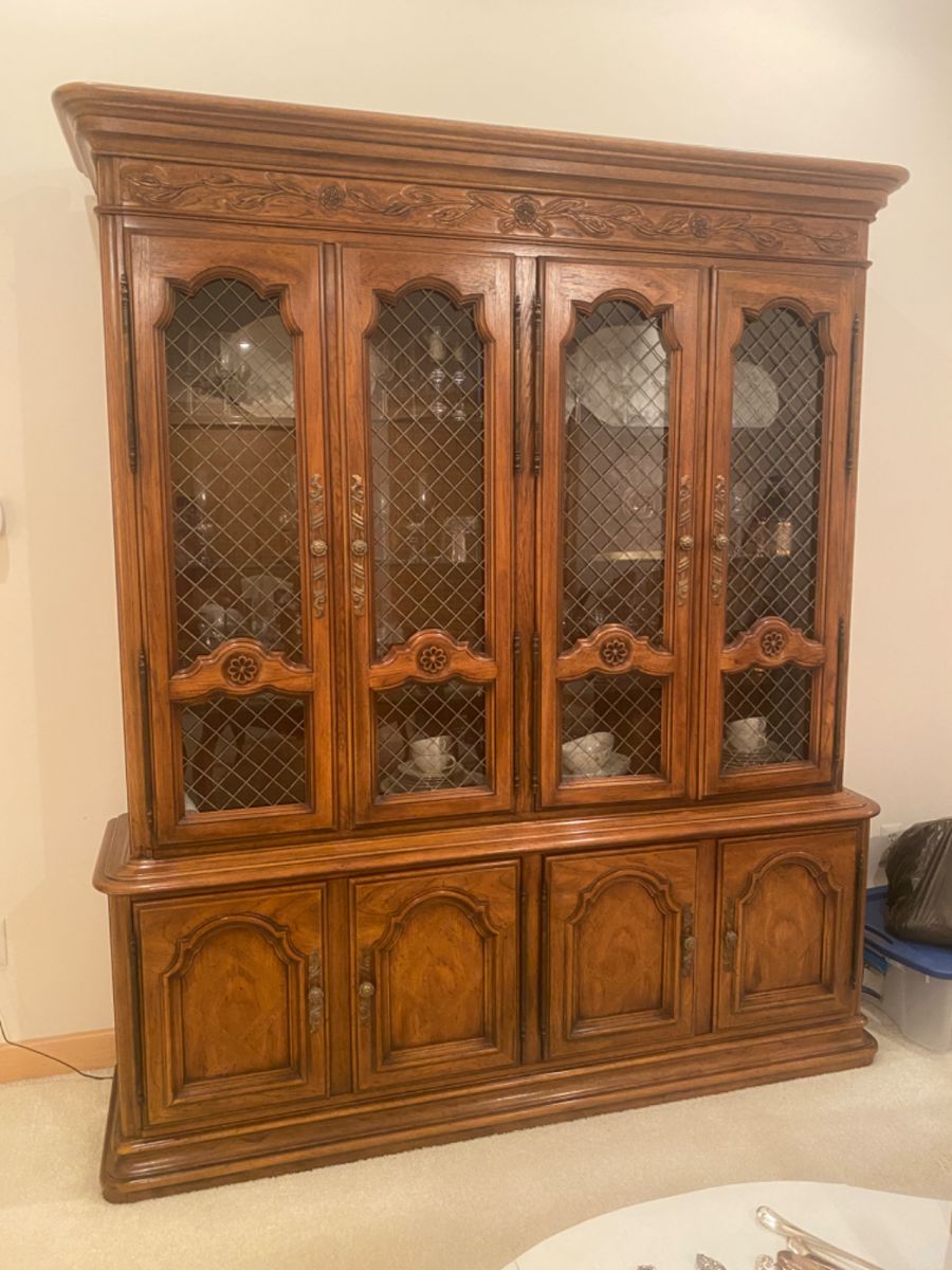 Drexel Heritage Cabernet Finish China Hutch