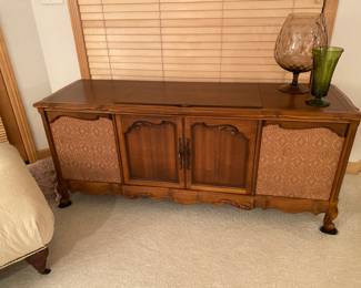 Zenith Stereo Console