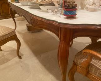 Drexel Heritage Oval Table w/2 leaves Table Pads