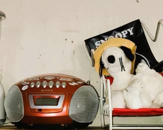 Kitchen appliances: coffee maker, blender, panini/sandwich maker