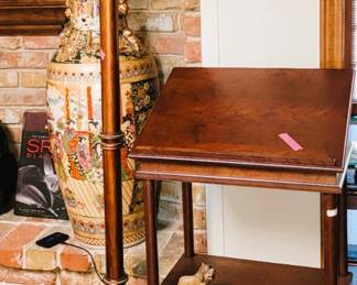 Standing lamp - Dictionary Stand