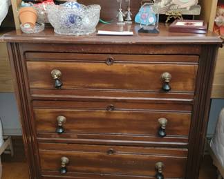 Antique chest of drawers