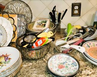 Kitchen cooking and serving items