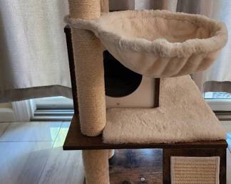 Feandrea Cat Pole Used Once With Cute Sighn