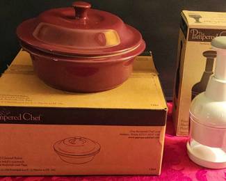 Pampered Chef NIB Round Covered Baker 1.5L and Food Choppet