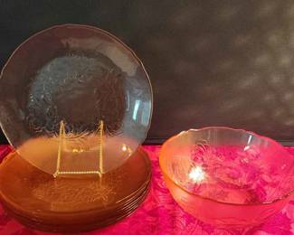 Vintage Arcoroc France Rosaline 8 Dinner Plares and 1 LG Serving Bowl