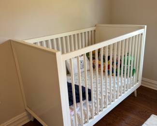 WEST ELM BABY CRIB  LIKE NEW CONDITION