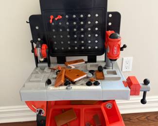 BLACK AND DECKER TOY WORK BENCH