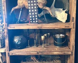 This Is a fabulous piece to Showcase any of your artwork or collectibles.