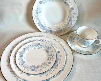 Wedgwood "Belle Fleur" china set