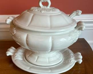 Red-Cliff Ironstone tureen