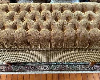 Tufted bench with blanket storage