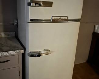 1950's GE Refrigerator in working condition!