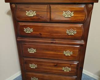 Wood dresser/chest set (Vaughn Bassett)